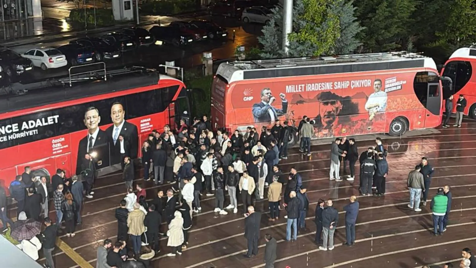 CHP Genel Merkezi’nde Gergin Bekleyiş!