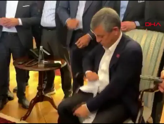 Kağıtta yazanı görür görmez yırtıp attı