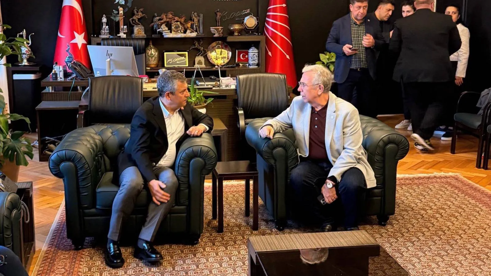 CHP Genel Merkezi’nde Tahliye Krizi Yaşandı!