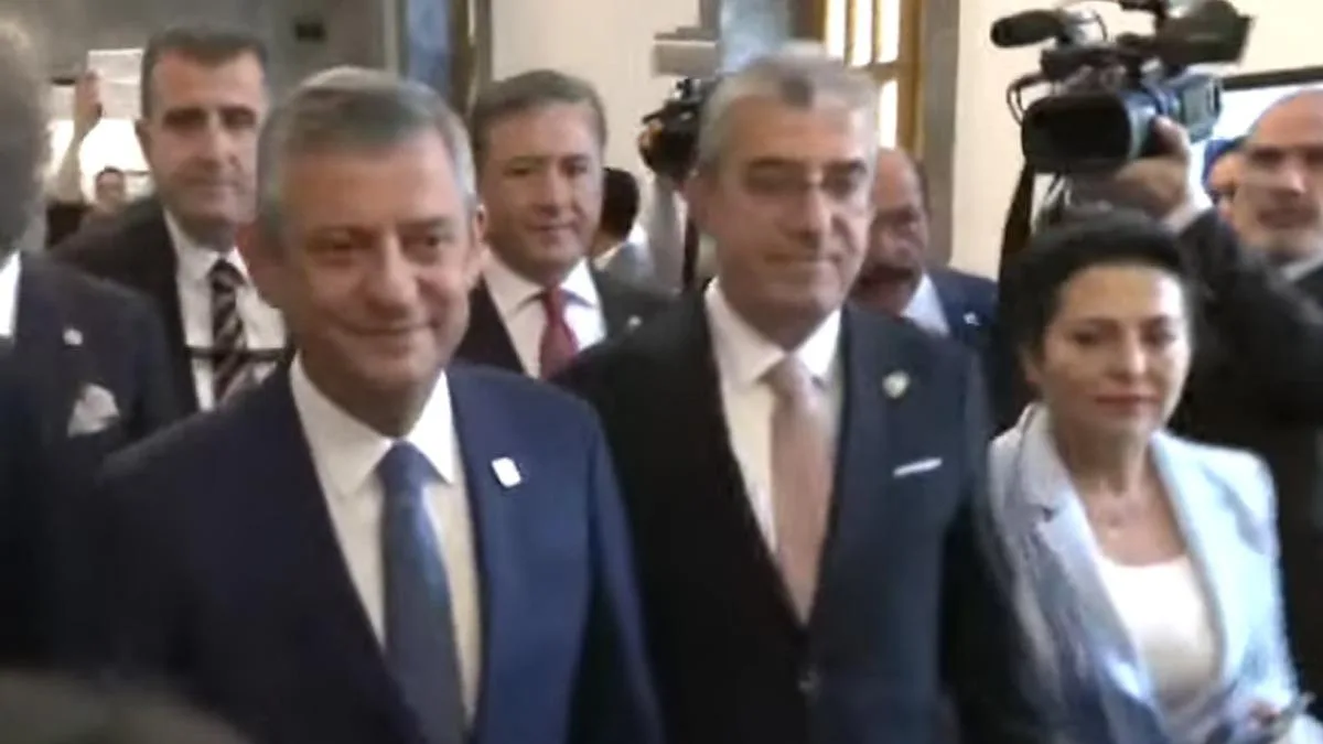 CHP Grup Toplantısı Krizle Sarsıldı!