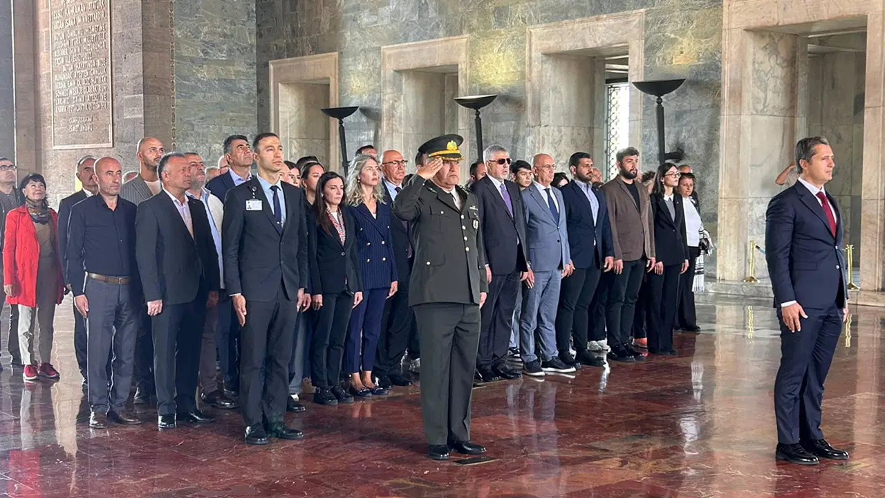 CHP Heyeti Anıtkabir’de Kurultay Öncesi Saygı Duruşu