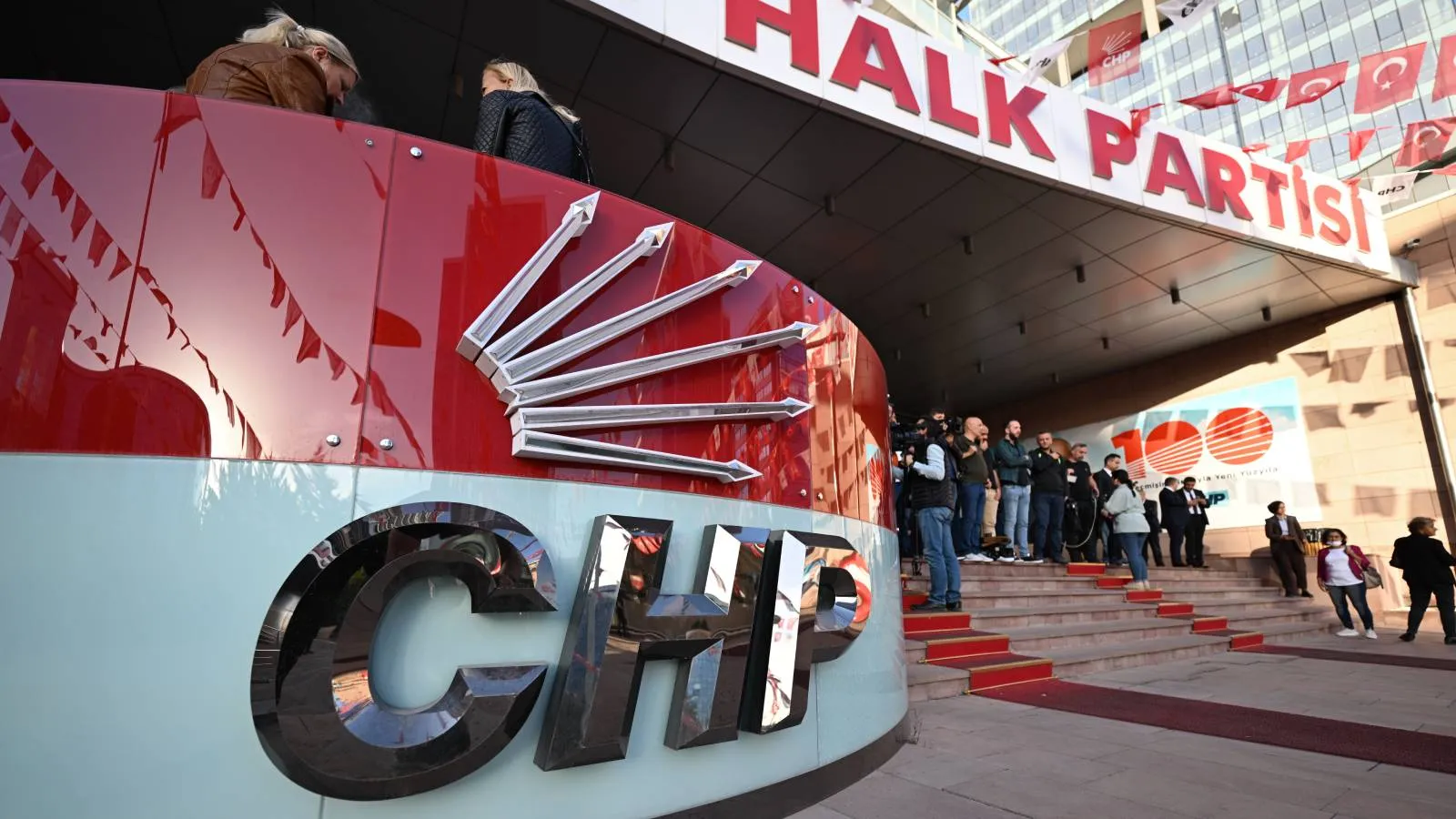 CHP İzmir Başkanı: Facebook Sayfamıza Müdahale!