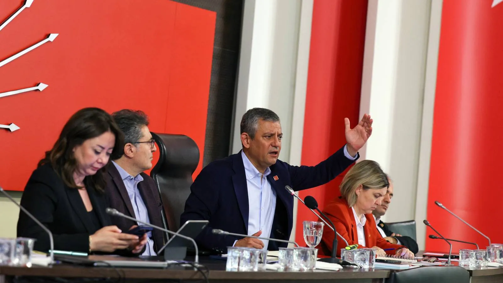 CHP Kurultay Krizi: Mücadele ve Dayanışma Vurgusu