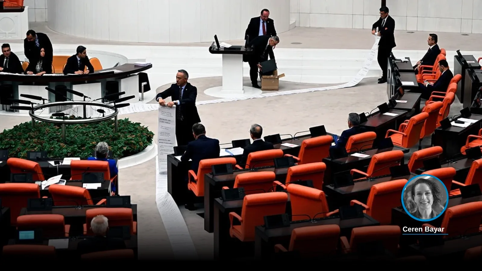 CHP’li Akay’dan 54 Metrelik Çoklu Maaş Listesi!