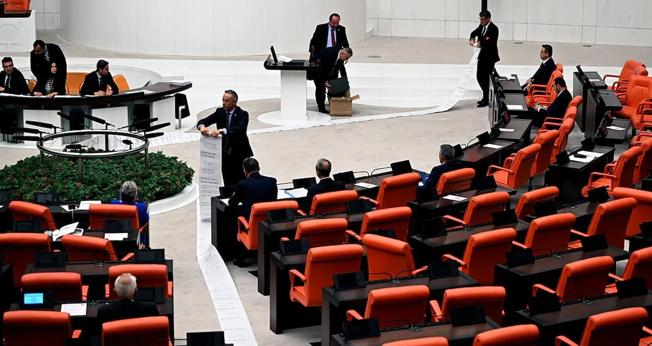 CHP’li Akay’dan Çoklu Maaş İtirazı ve Liste!