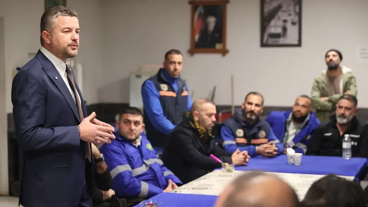 CHP’li Başkan: Hem Satıyor Hem Borçlanıyor!