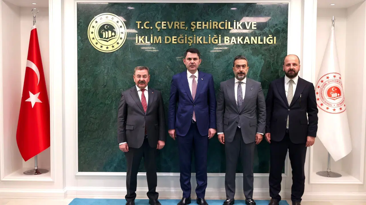 CHP’li Belediye Başkanı’ndan Bakan Kurum’a Ziyaret