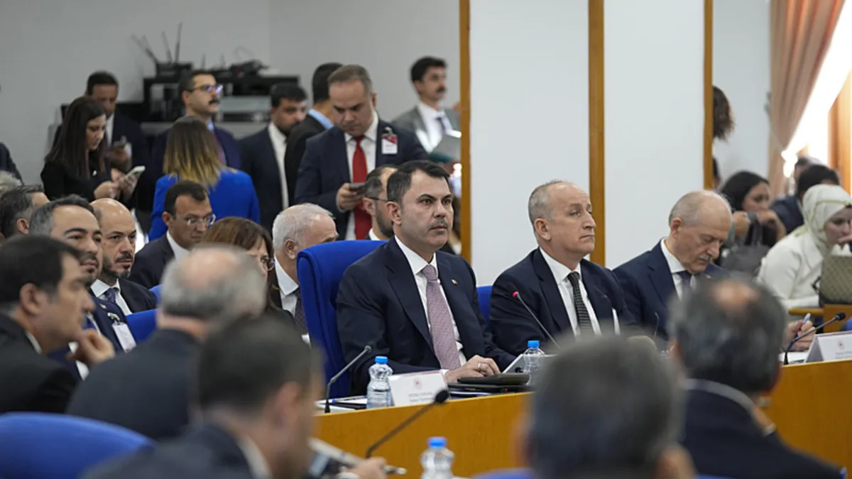CHP’li Erol’dan Bakan Kurum’a Sıcak Övgüler!