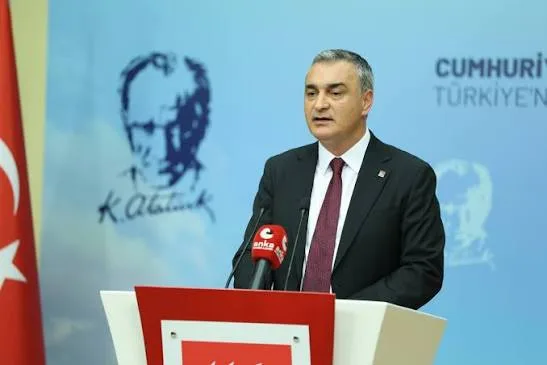 CHP’li Müslim Sarı: ”Özel’in ruh sağlığından ciddi şekilde endişe ediyoruz”
