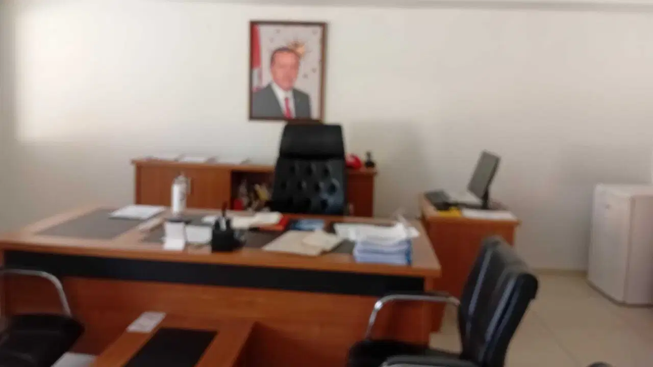 CHP’li Vekil: Atatürk Fotoğrafları Yok, İhanet!