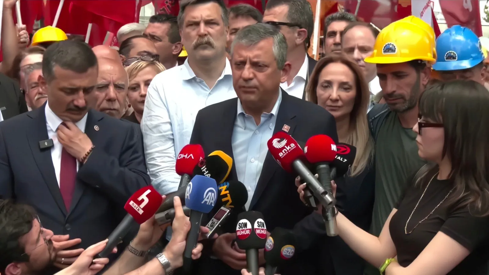 CHP Lideri Özel, Madencilerin Mücadelesine Destek Verdi