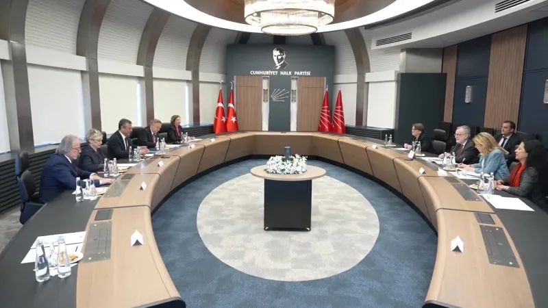 CHP Lideri Özgür Özel’den Avrupa Kongresi Ziyareti