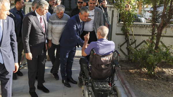CHP Lideri Şehit Ailesini Ziyaret Etti