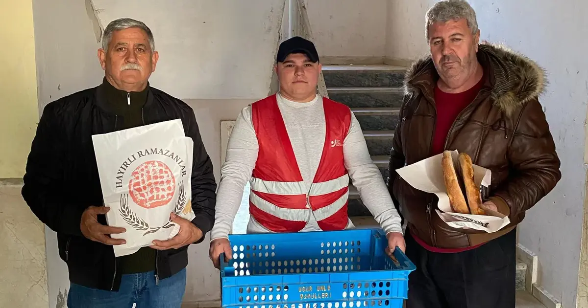 CHP'liler Pide Dağıttı