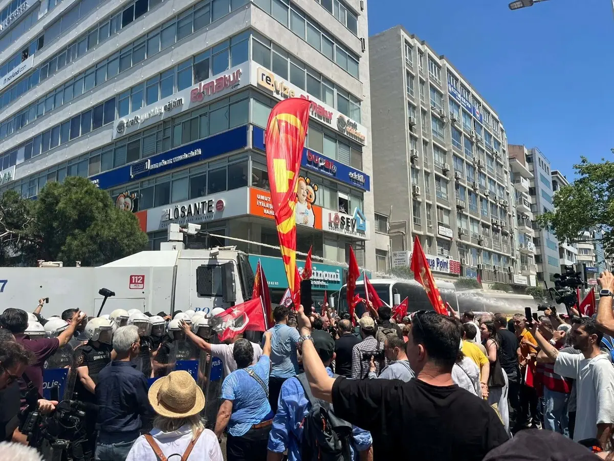 Gergin mitingde Özgür Özel den Kılıçdaroğlu na