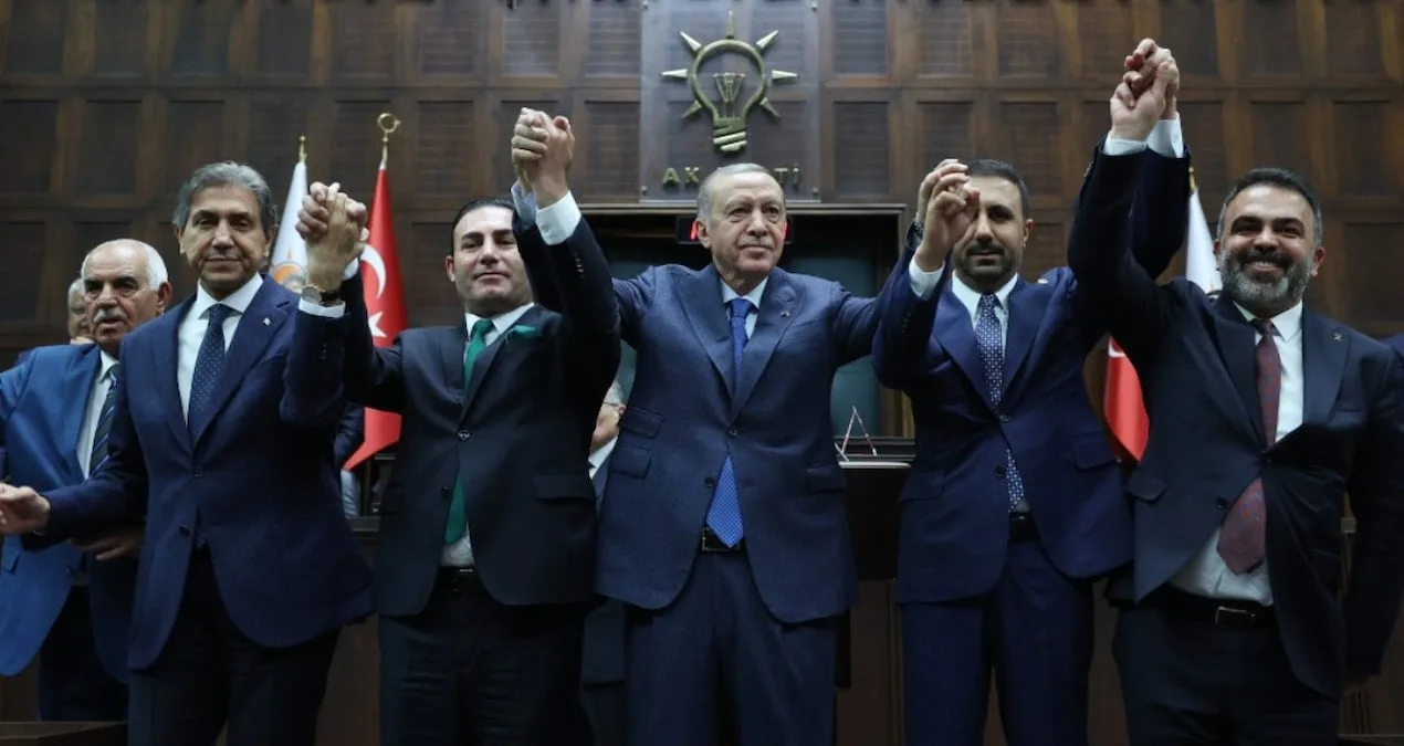 CHP ve İYİ Parti’den AKP’ye İstifa Yağmuru!