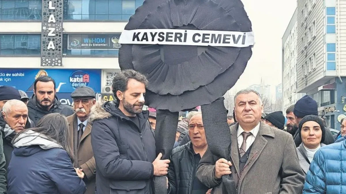 CHP’ye Alevi Derneklerinden Siyah Çelenk