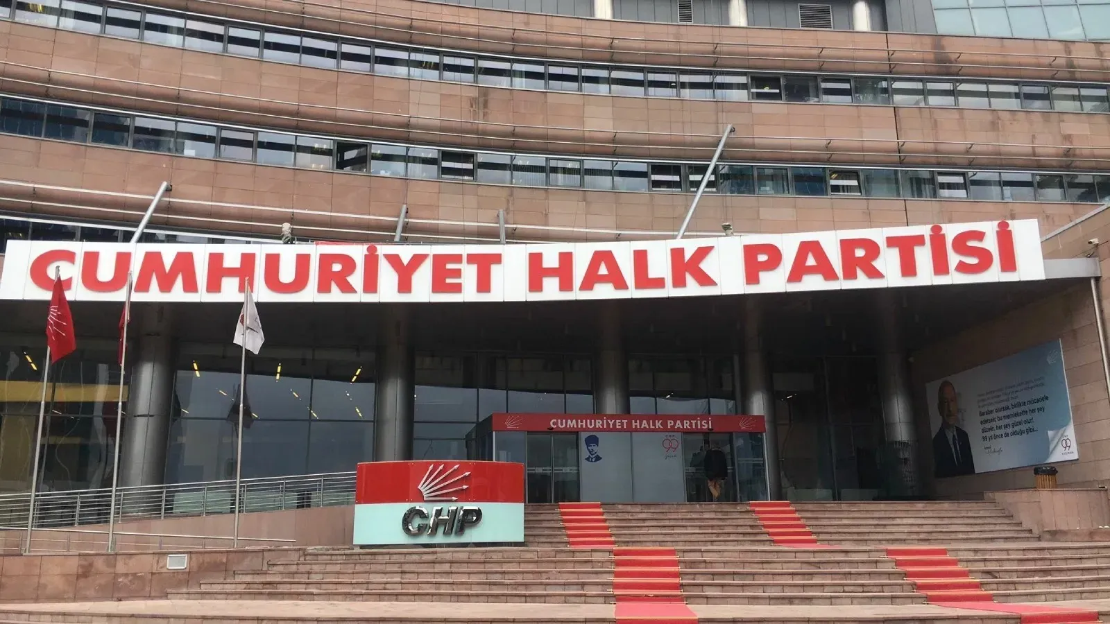 CHP’ye Saldırılar: Demokrasi Mücadelesinin Kısa Tarihi
