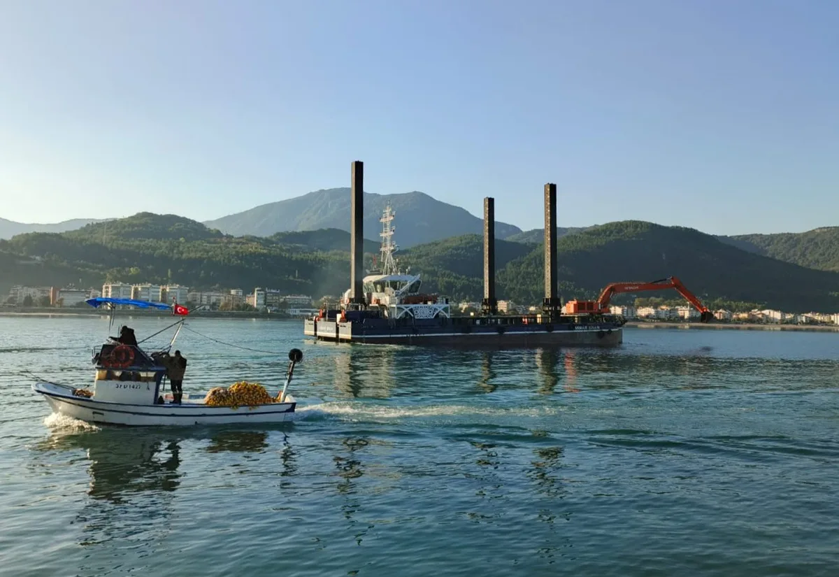Kastamonu Cide Limanı'nda mil ve kum deniz dibi tarama gemisiyle temizlenecek