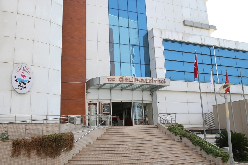 Çiğli Belediye Başkanı’nın Aracına Silahlı Saldırı