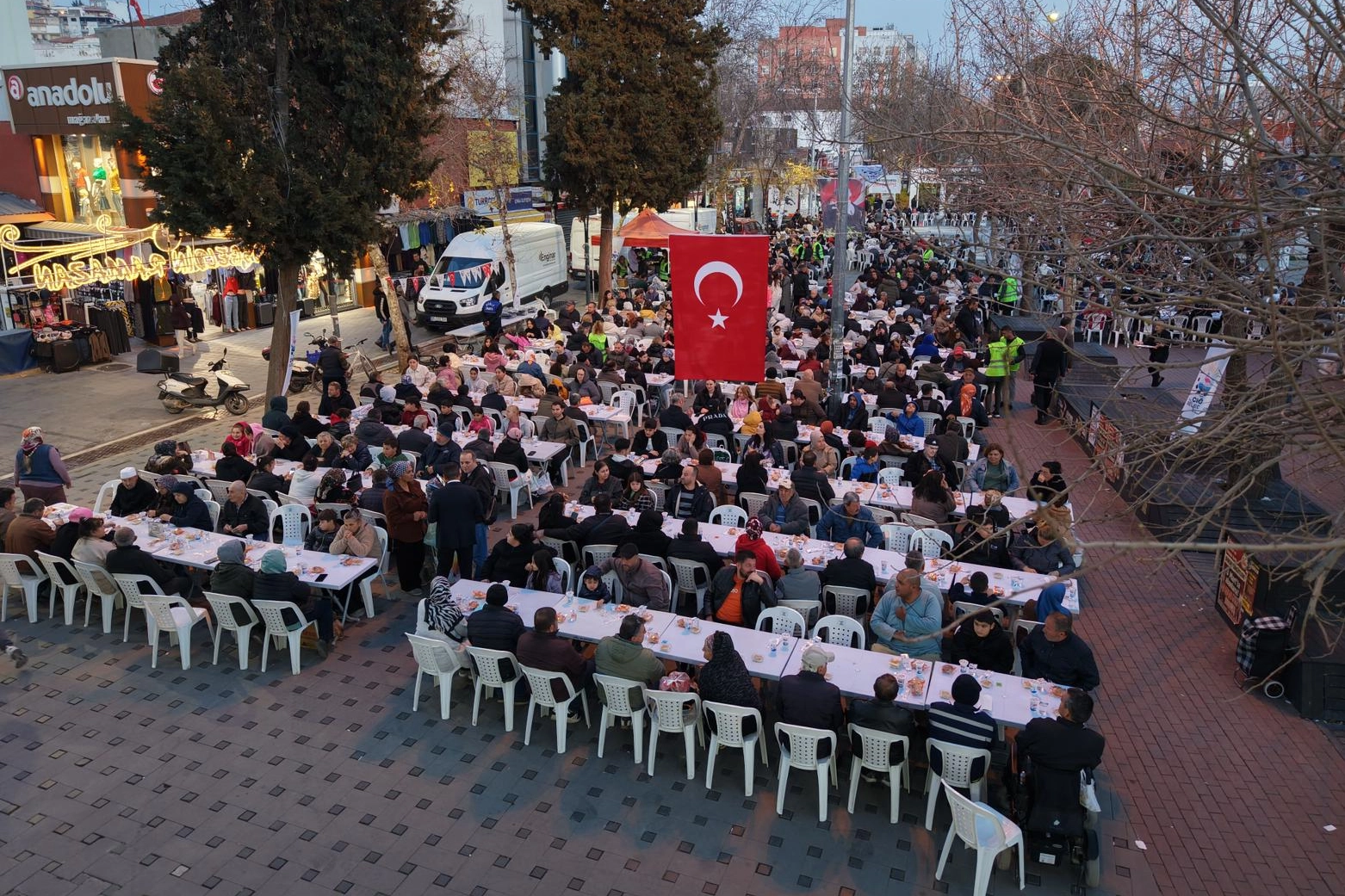 Çiğli’de Kadir Gecesi’nde Birlik Sofrası Kuruldu