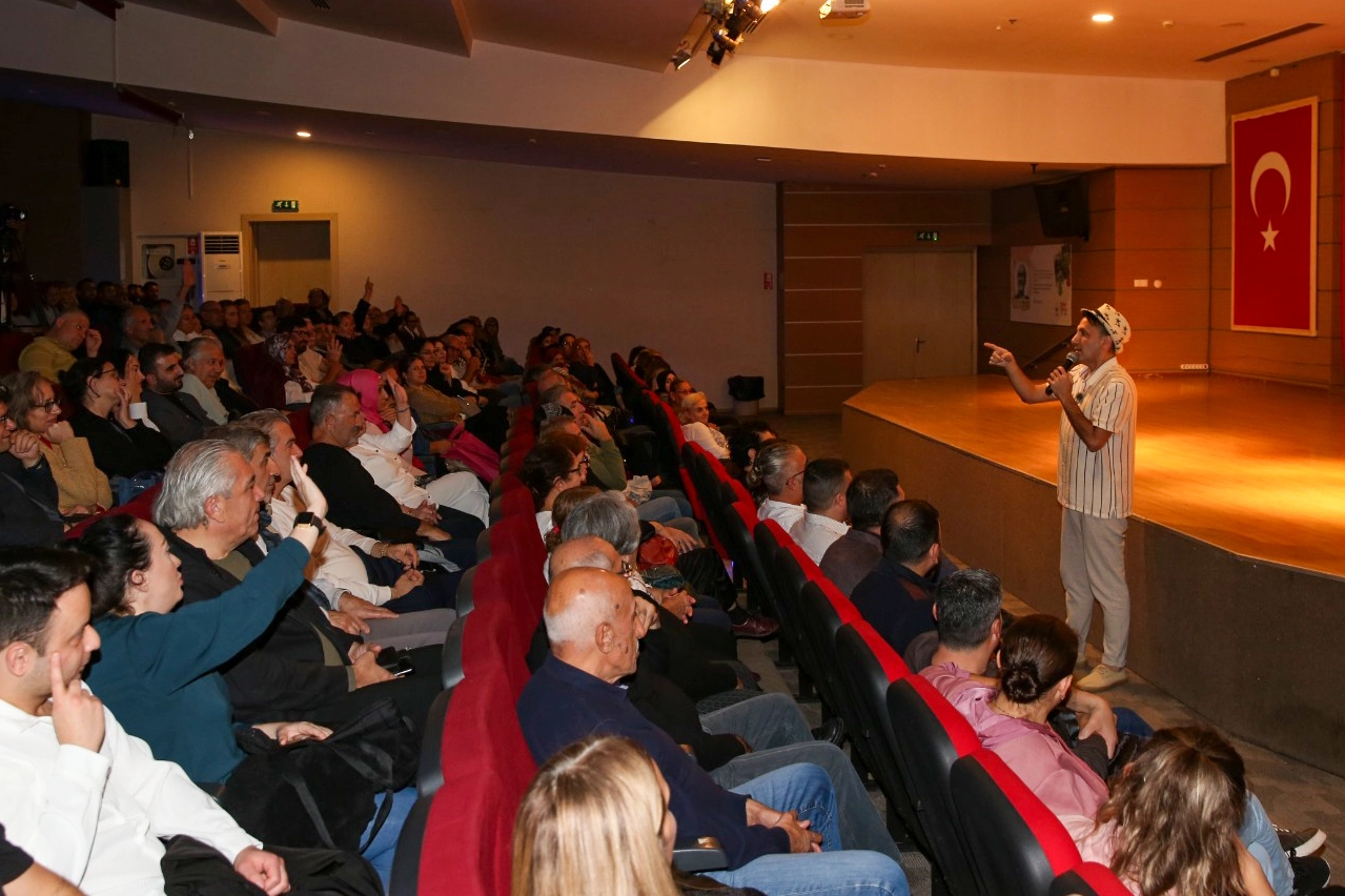 Çiğli’de Öğretmenler Günü’nde Kahkaha Dolu Gece!