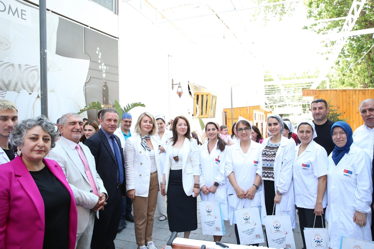 Çiğli’de Pastacılık Kursu Tamamlandı, 32 Mezun!