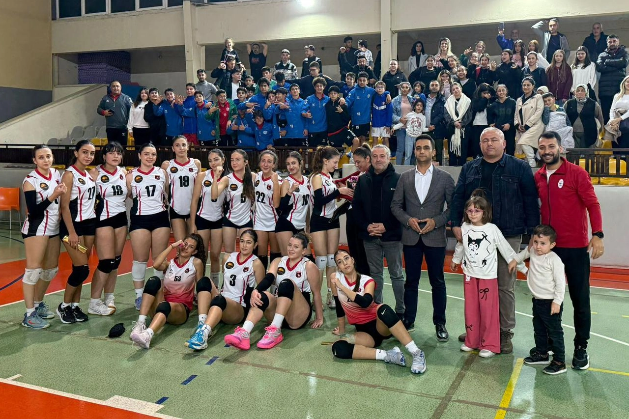Çiğli Voleybol Takımları Zirveye Koşuyor!