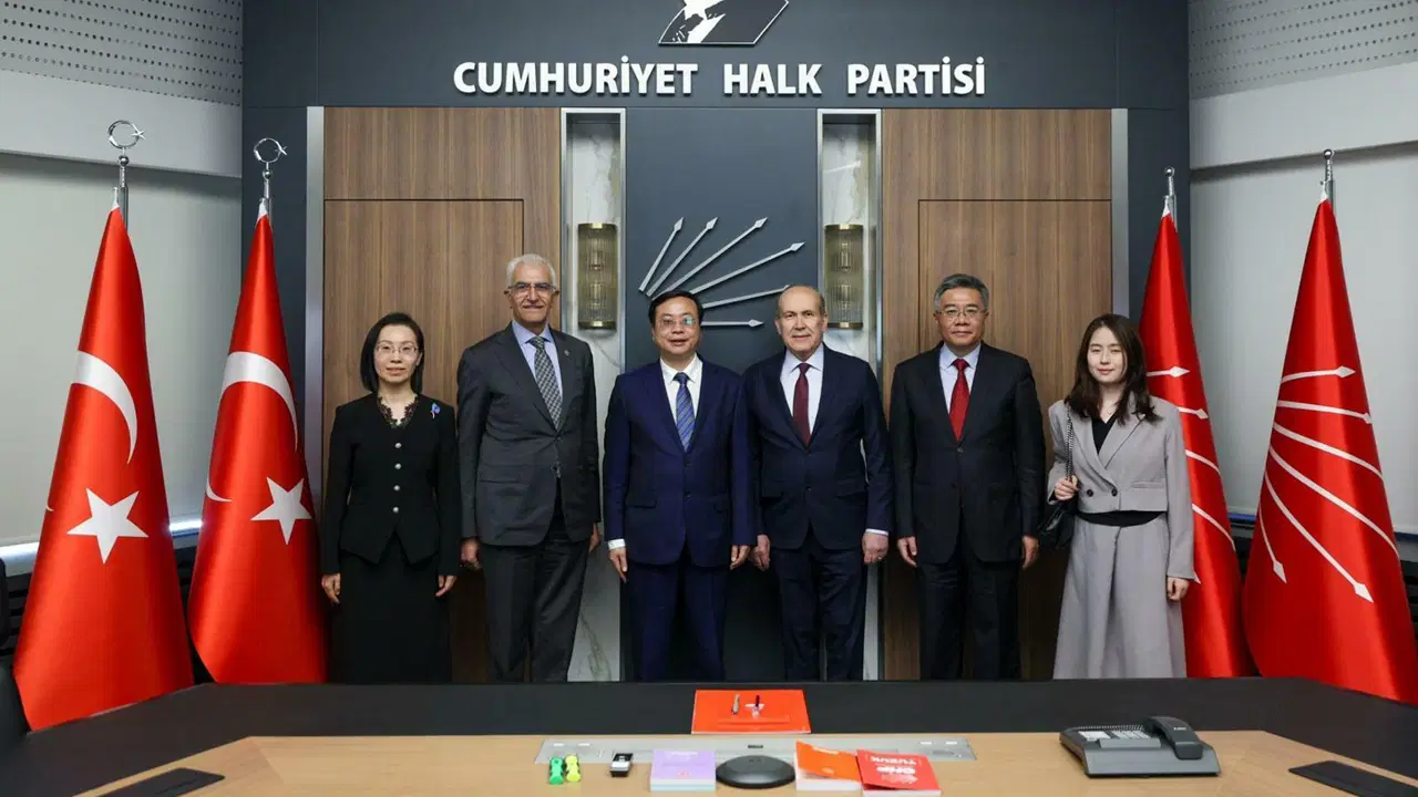 Çin Heyeti CHP’yi Ziyaret Etti: İşbirliği Mesajı