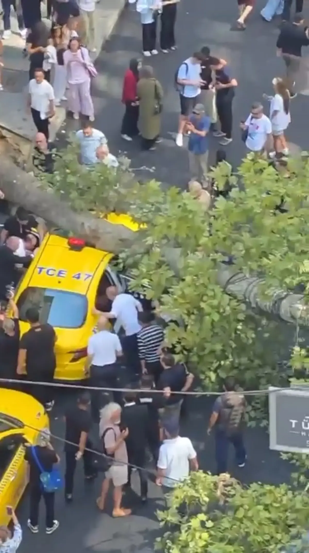 Yer: Nişantaşı! Ortalık savaş alanına döndü: Cadde trafiğe kapandı! 4