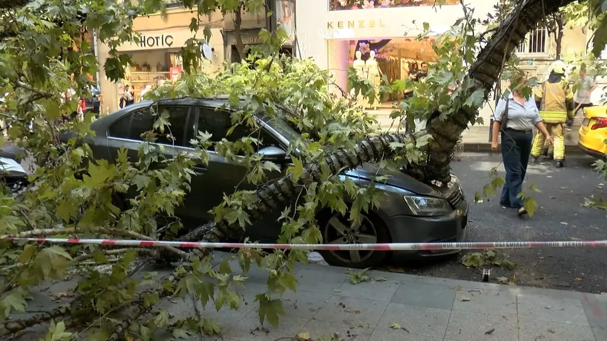 Yer: Nişantaşı! Ortalık savaş alanına döndü: Cadde trafiğe kapandı! 5