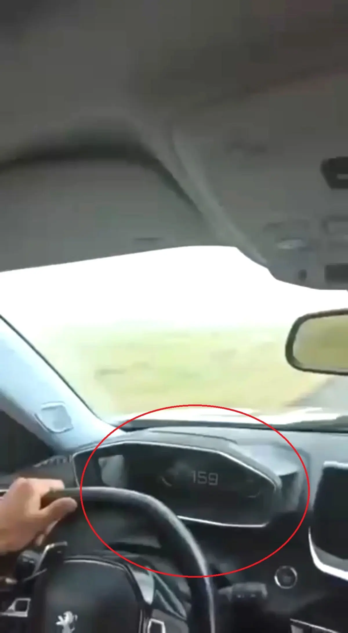 Hız göstergesi 159 km yi gösteriyordu... Korkunç kazanın görüntüleri ortaya çıktı 4