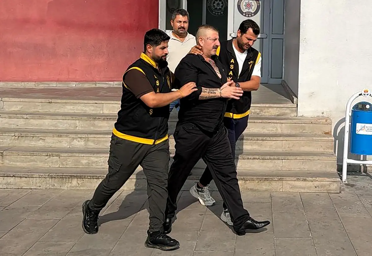 Cinayetten aranırken ünlü olmaya çalışıyordu! Saklandığı evde yakalandı 5