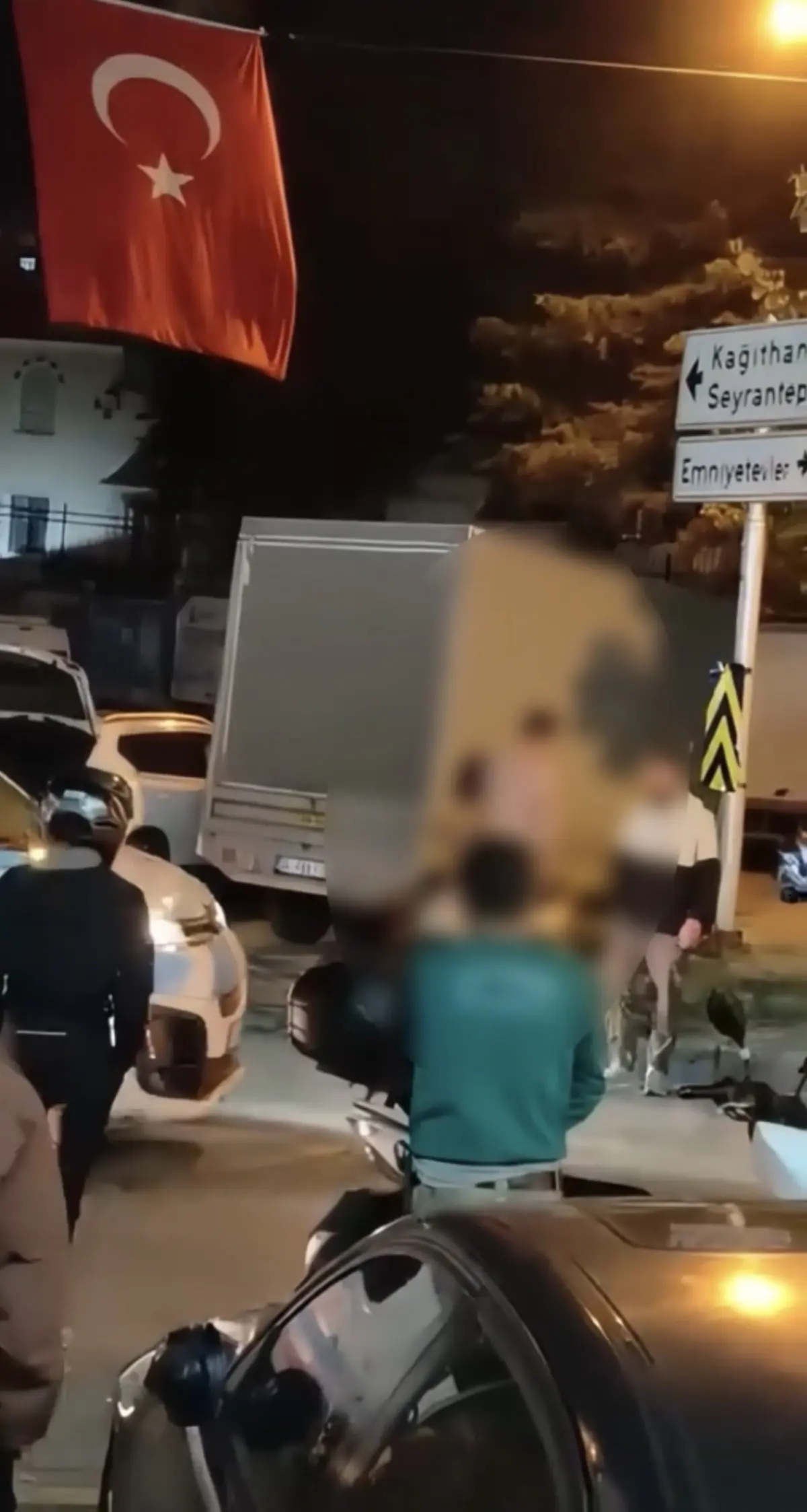 Mühendis, çıplak şekilde markete girip müşterilere saldırdı!  2