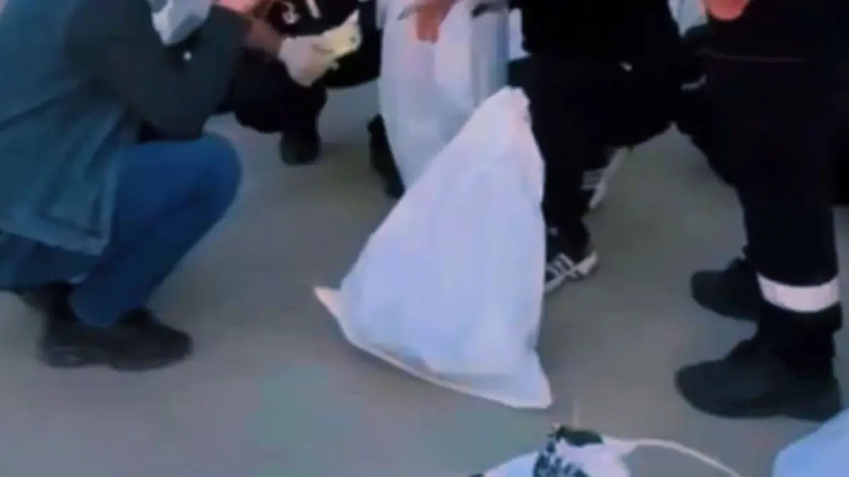 Durdurulan araçtan servet fışkırdı! Külçe külçe altın ve döviz 2