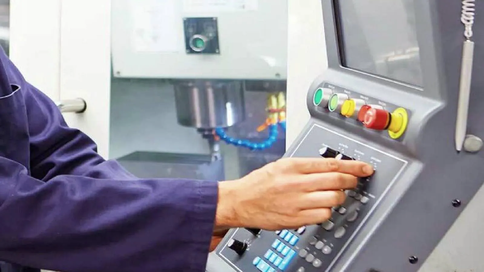 CNC Operatörlüğü: Kazanç ve Gelecek Fırsatları