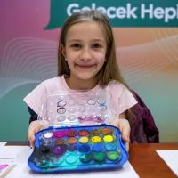 Çocuklar bir günlüğüne ressam oldu