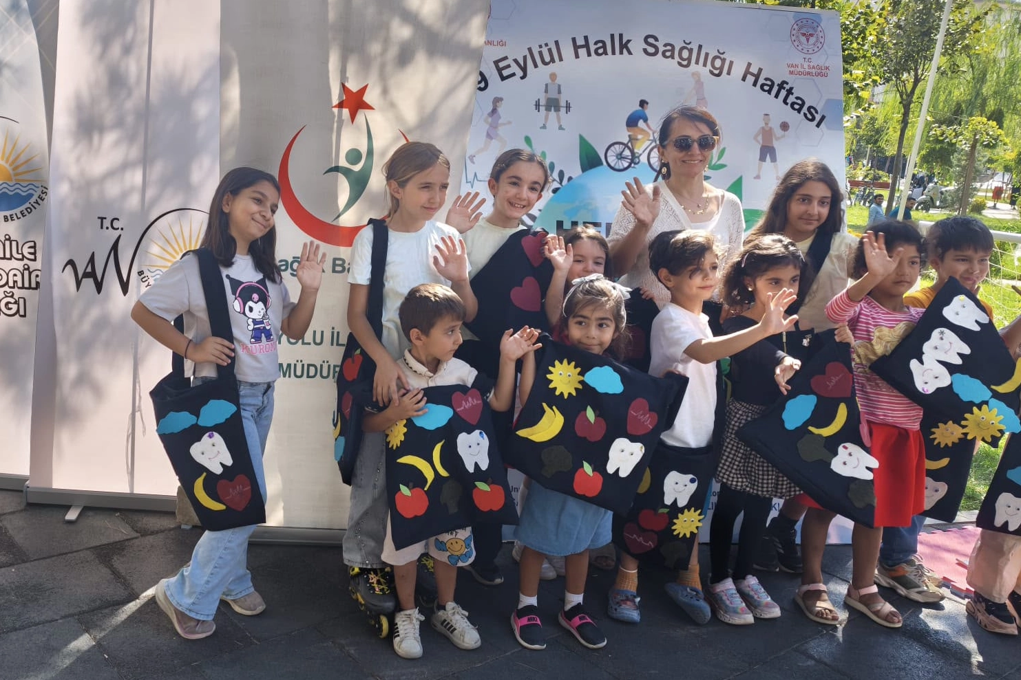 Çocuklar Hayal Güçleriyle Çanta Tasarladı!