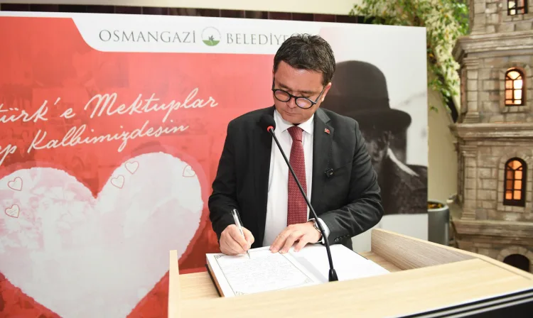 Çocukların Atatürk’e Mektup Sevgisi Deftere Aktarıldı