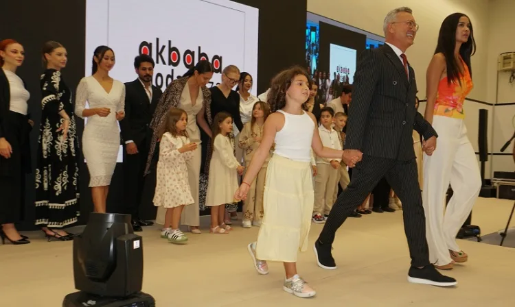 COF’25 Fuarı, Akbaba Giyim Defilesiyle Taçlandı!
