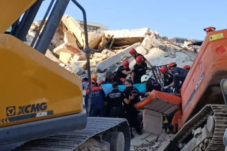 Çöken Binada Operatörün Cansız Bedeni Bulundu!