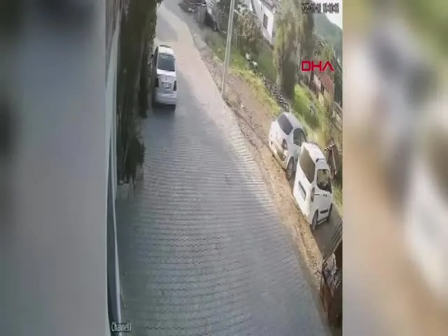 Çöp konteyneri çöp kamyonun peşinden sürüklendi; o anlar kamerada