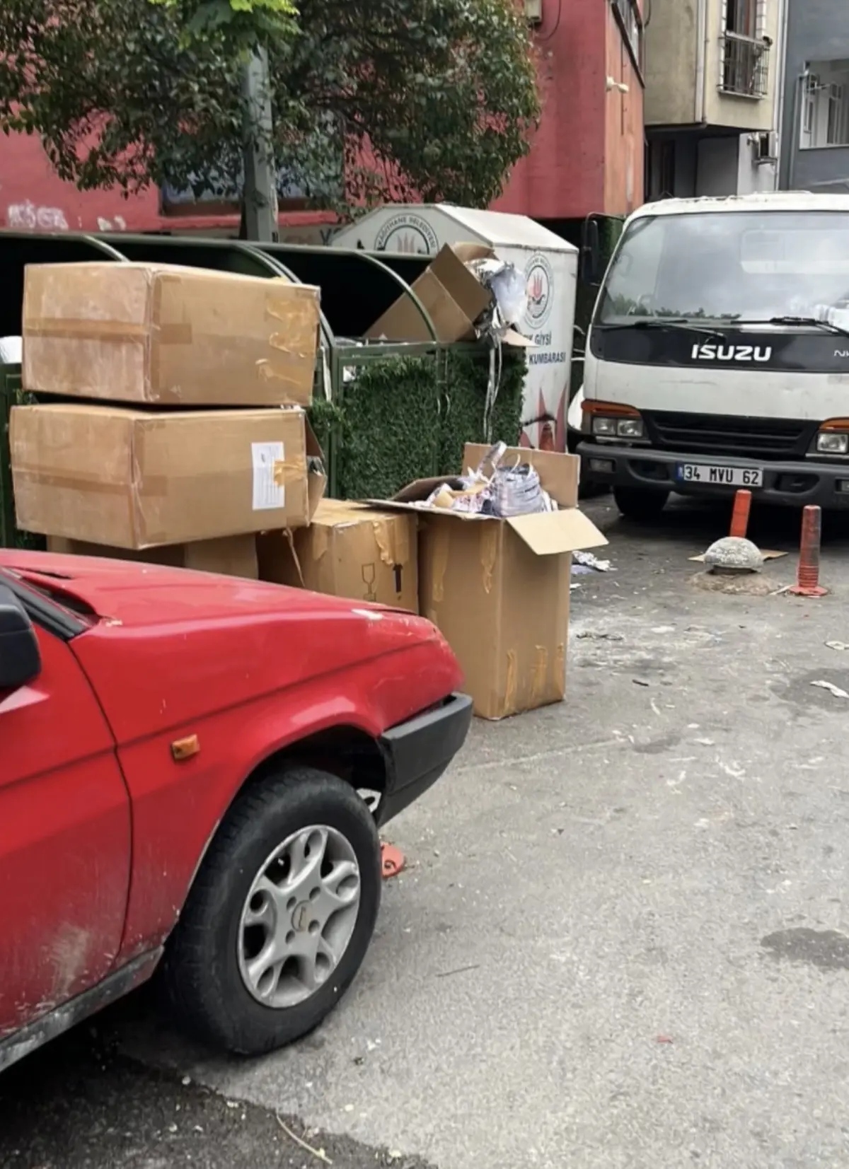 Film gibi takip! Çöpte bulundu: İmalathane ve depoya ulaşıldı... Yüz binlercesi ortaya çıktı 6