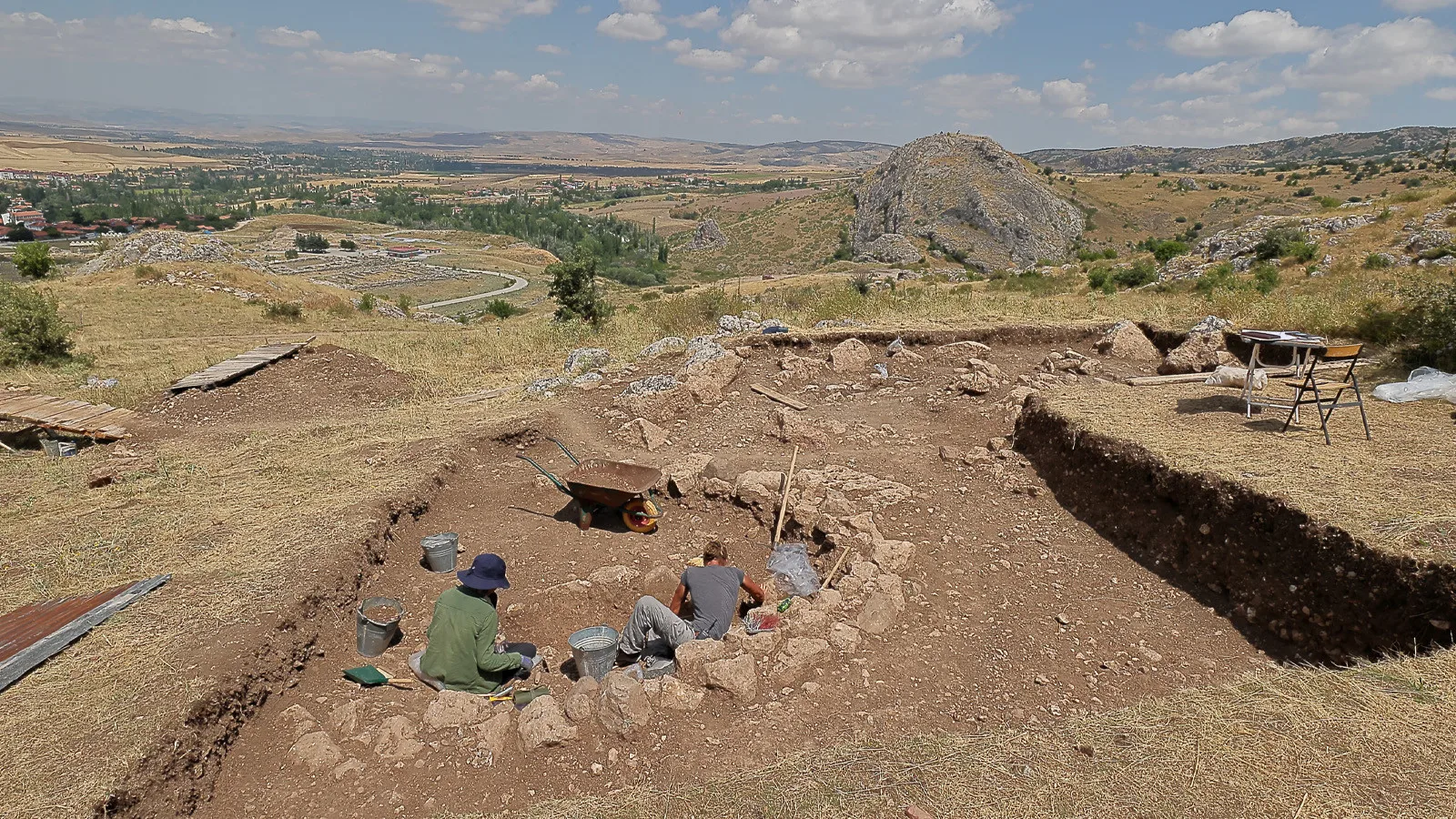 Çorum’da 2.300 Yıllık Mezar Keşfi: Tarih Yenilendi!