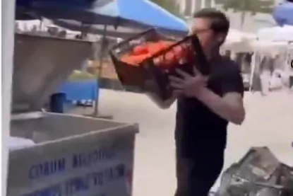 Domatesler çöpe döküldü