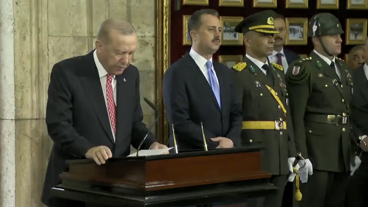 Cumhurbaşkanı Erdoğan Anıtkabir özel defterini imzaladı!