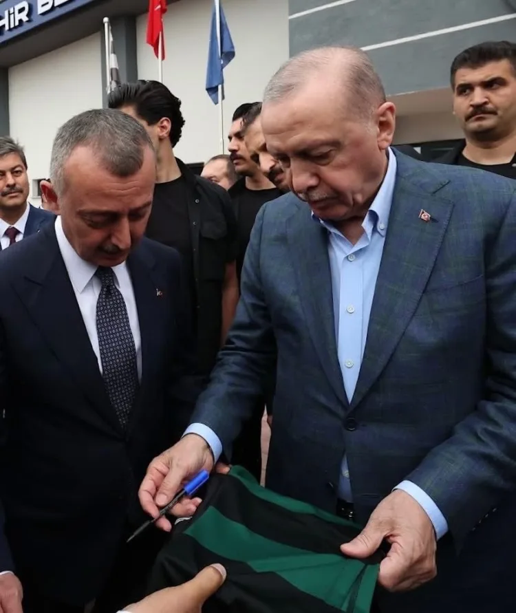 Cumhurbaşkanı Erdoğan’dan Kocaelispor’a Özel Forma