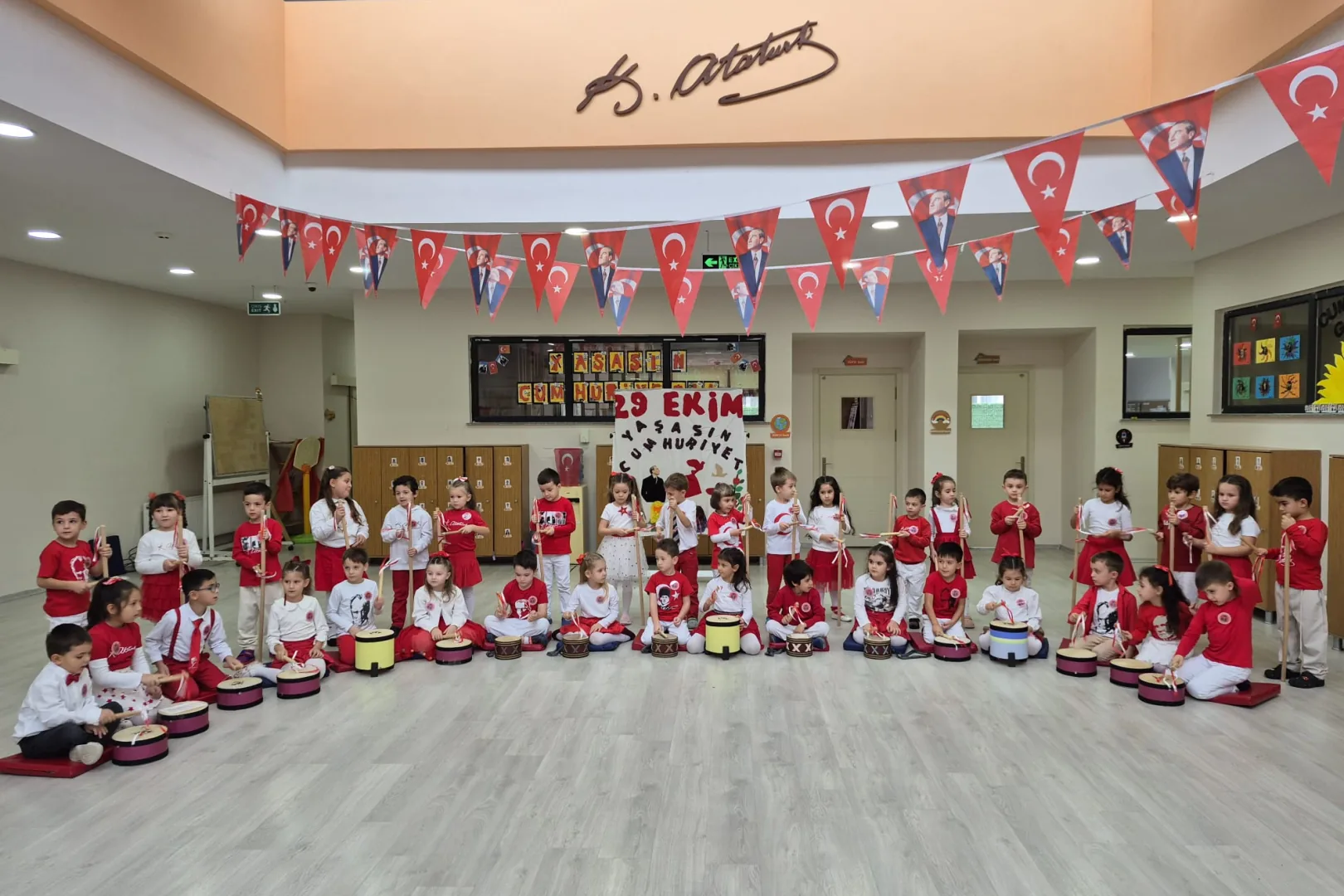 Cumhuriyet Bayramı Coşkusu: Miniklerin Kutlama Programı