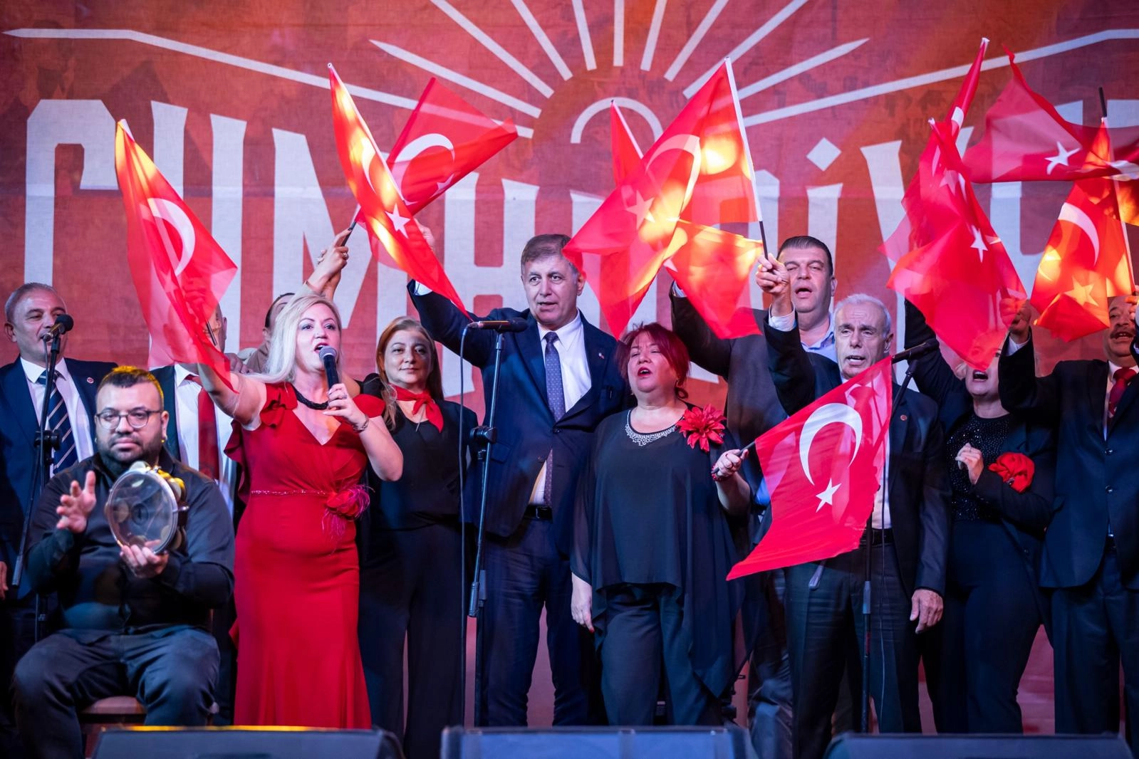 Cumhuriyet Coşkusu İzmir’de Dört Bir Yanda!