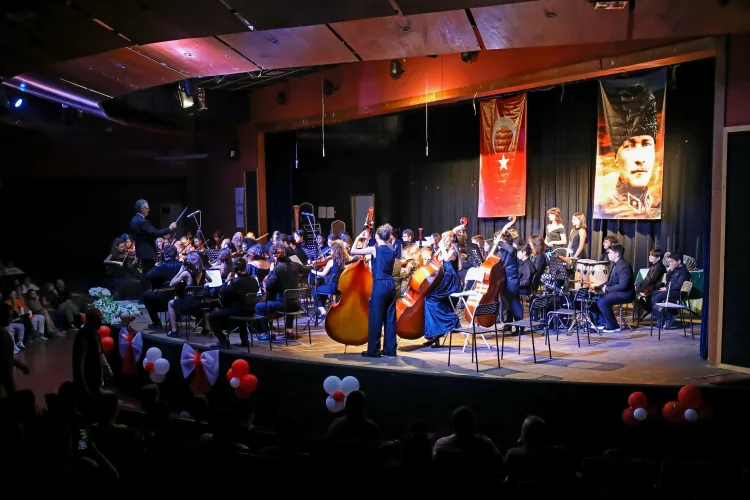 Cumhuriyet Coşkusu Narlıdere’de Konserle Taçlandı